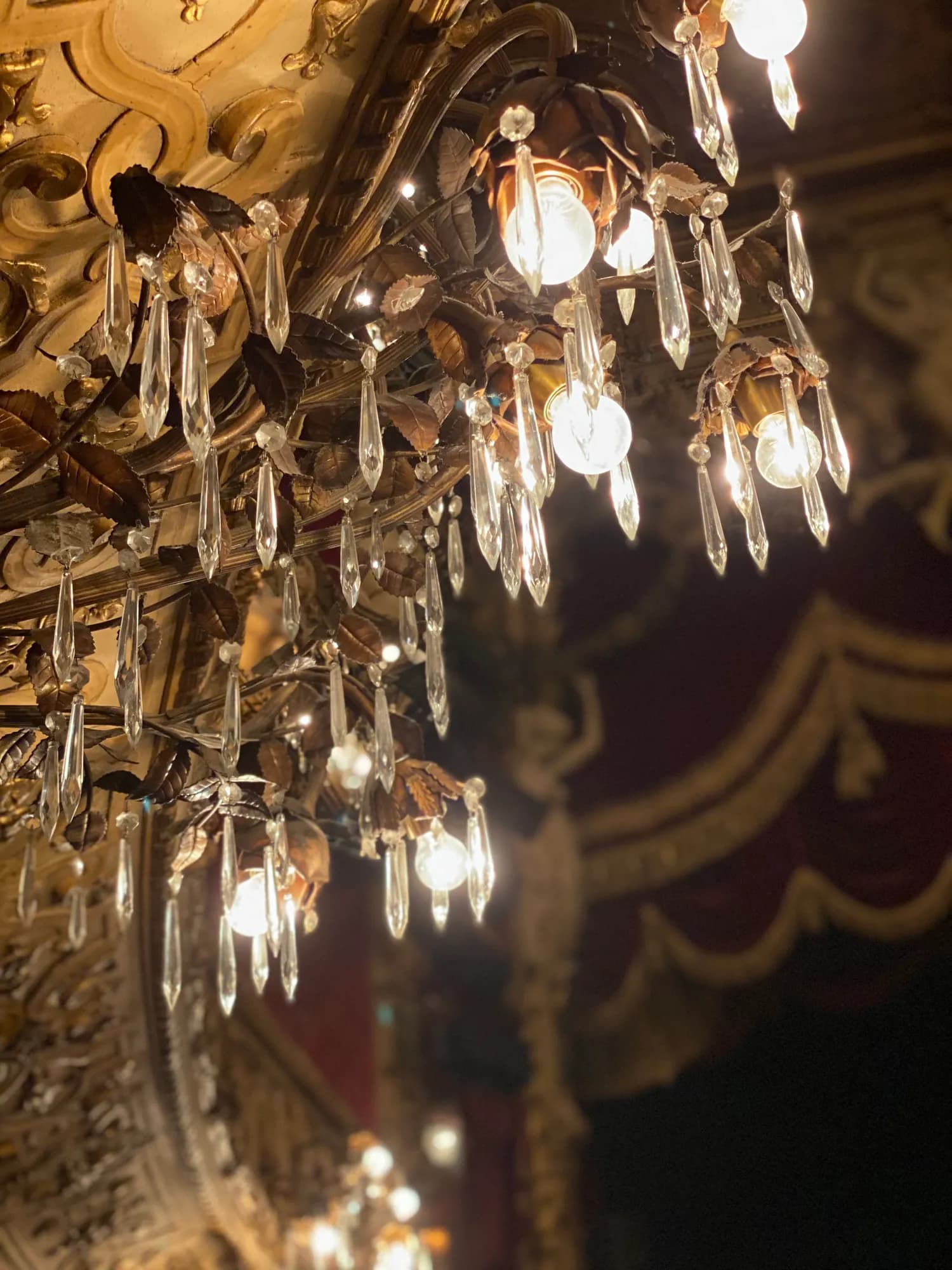 Lustre aux pampilles de cristal